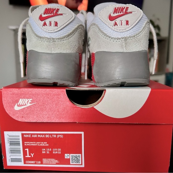 Nike Pre-School Air Max 90 | size 1 | white grey red - Picture 3 of 12